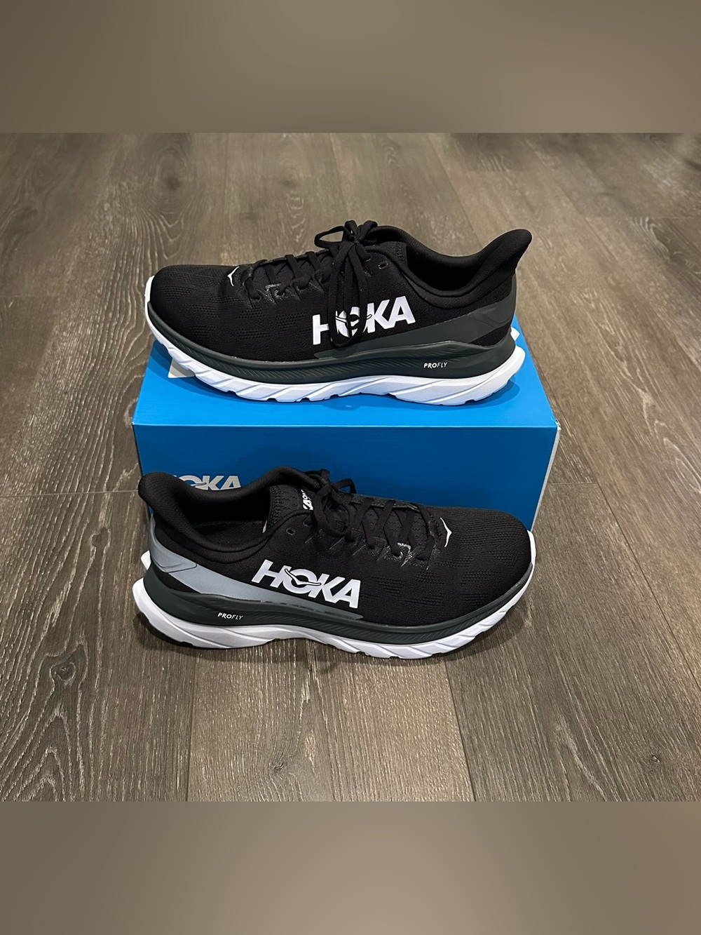 Hoka Mach 4 Men's Black & White Athletic Running Shoes Size 11D